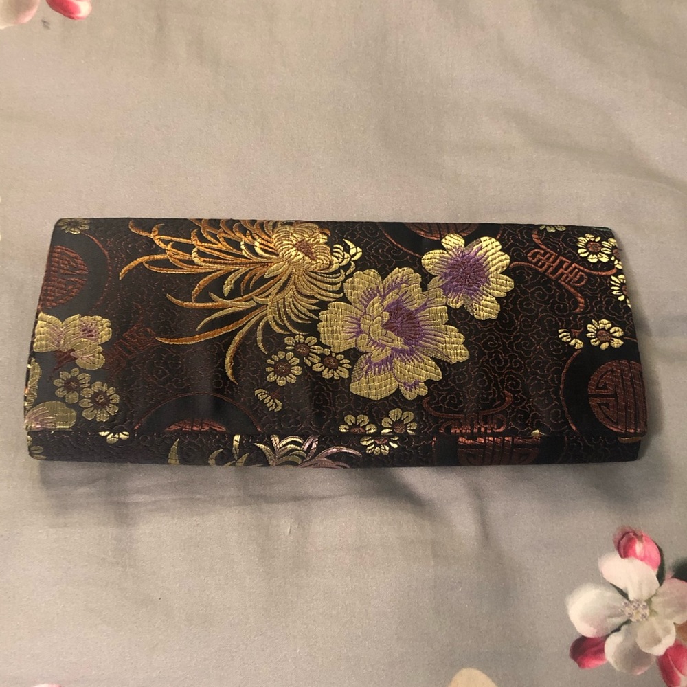 Chinese Clutch - Picture 1 of 4